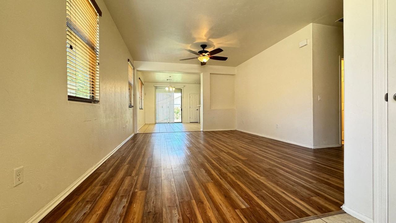 3243 S Lakeside Ridge Loop - Photo 2 of 16