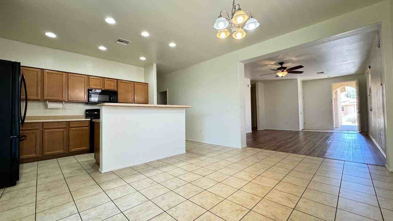 3243 S Lakeside Ridge Loop - Photo 3 of 16