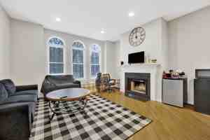 featured image of 1512 N Wood St #1S