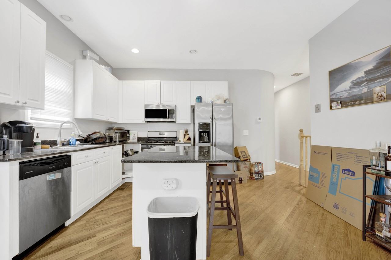 1512 N Wood St #1S - Photo 4 of 13