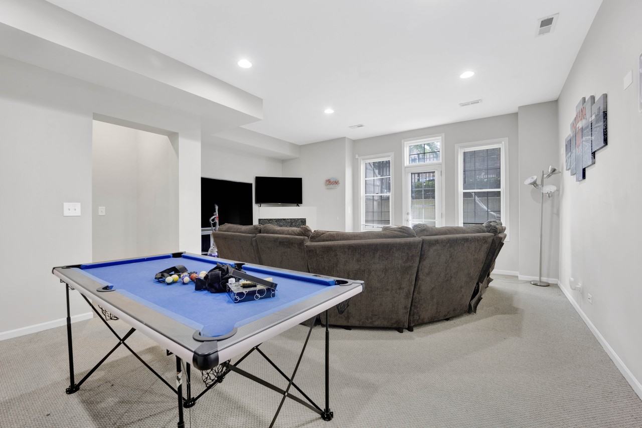 1512 N Wood St #1S - Photo 5 of 13