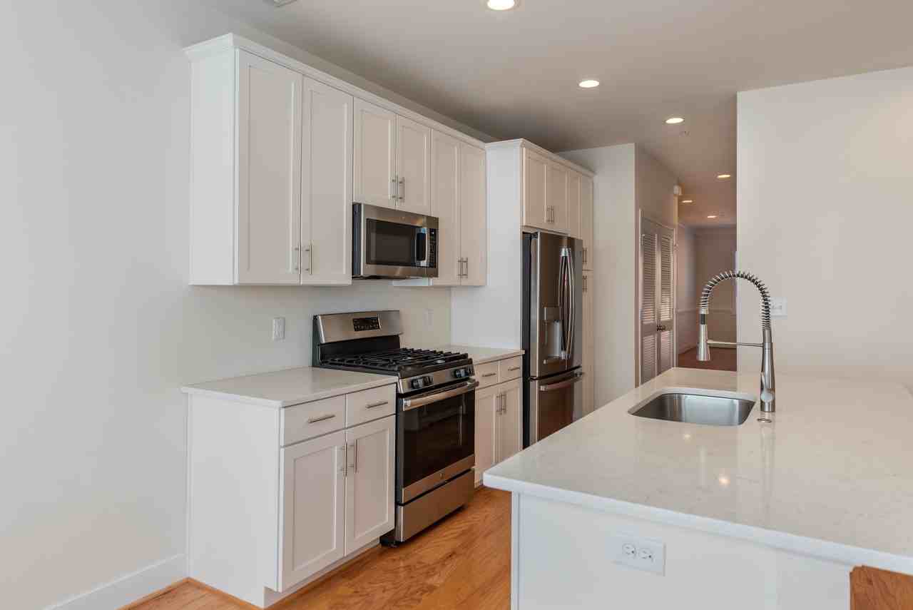 2006 Libbie Lake West St #B - Photo 3 of 16