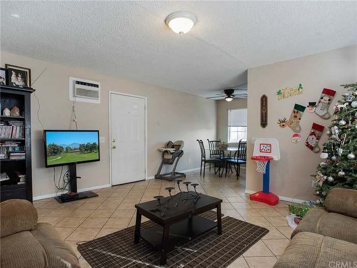 3538 21st St #B - Photo 4 of 6