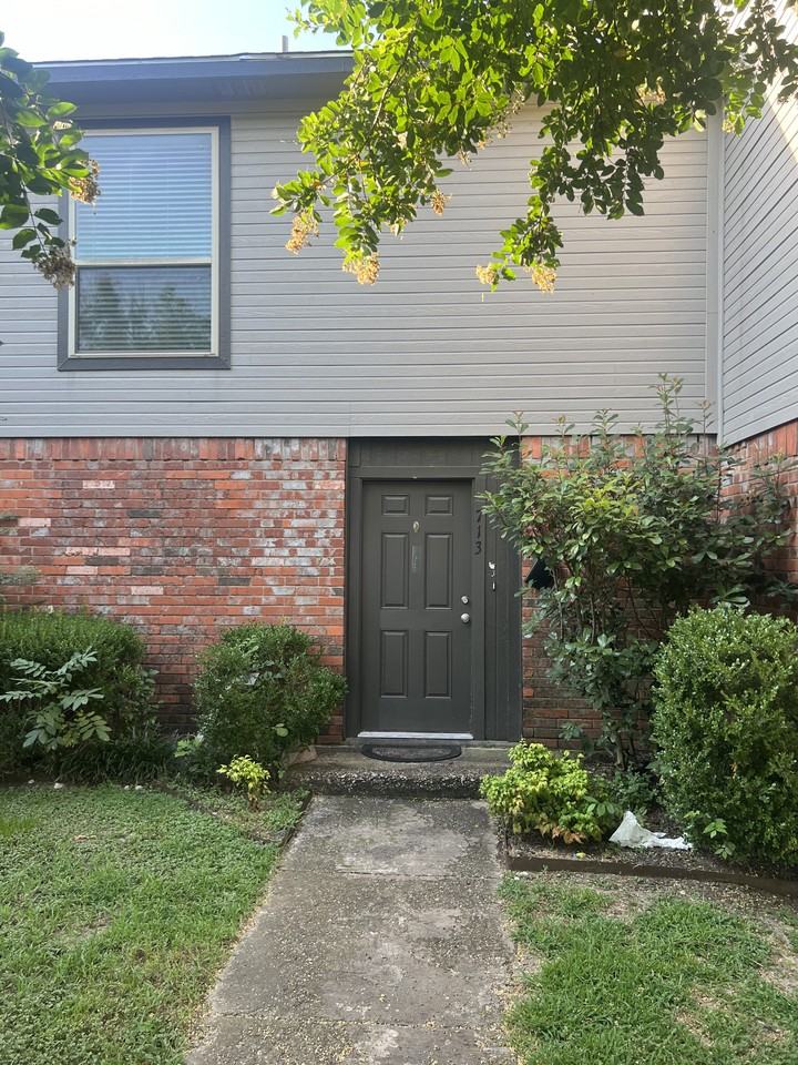 715 W Tyler St #715 - Photo 5 of 12