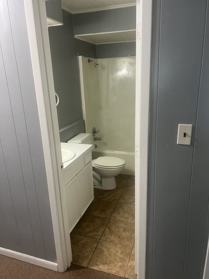 715 W Tyler St #715 - Photo 7 of 12