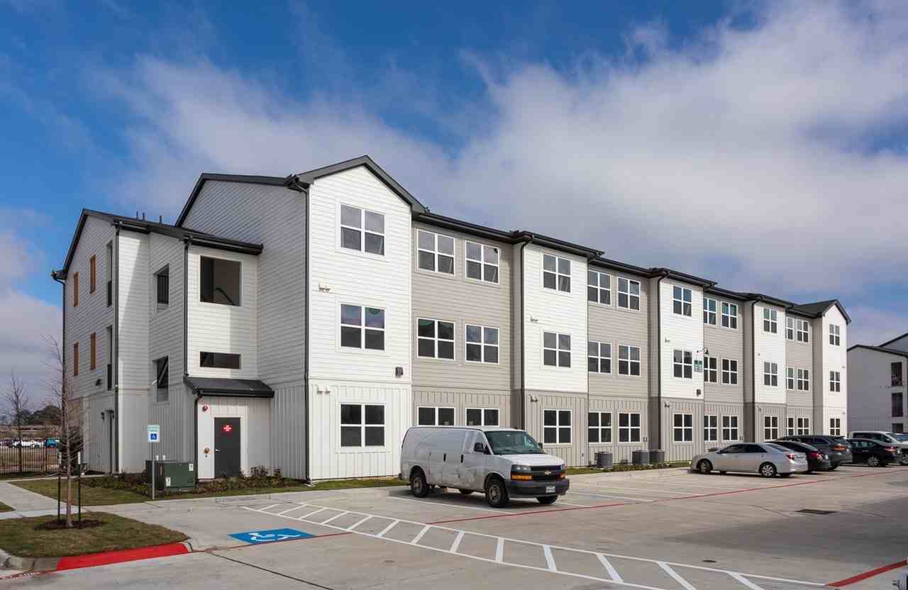 The Standard at Cypress Creek - Photo 4 of 27