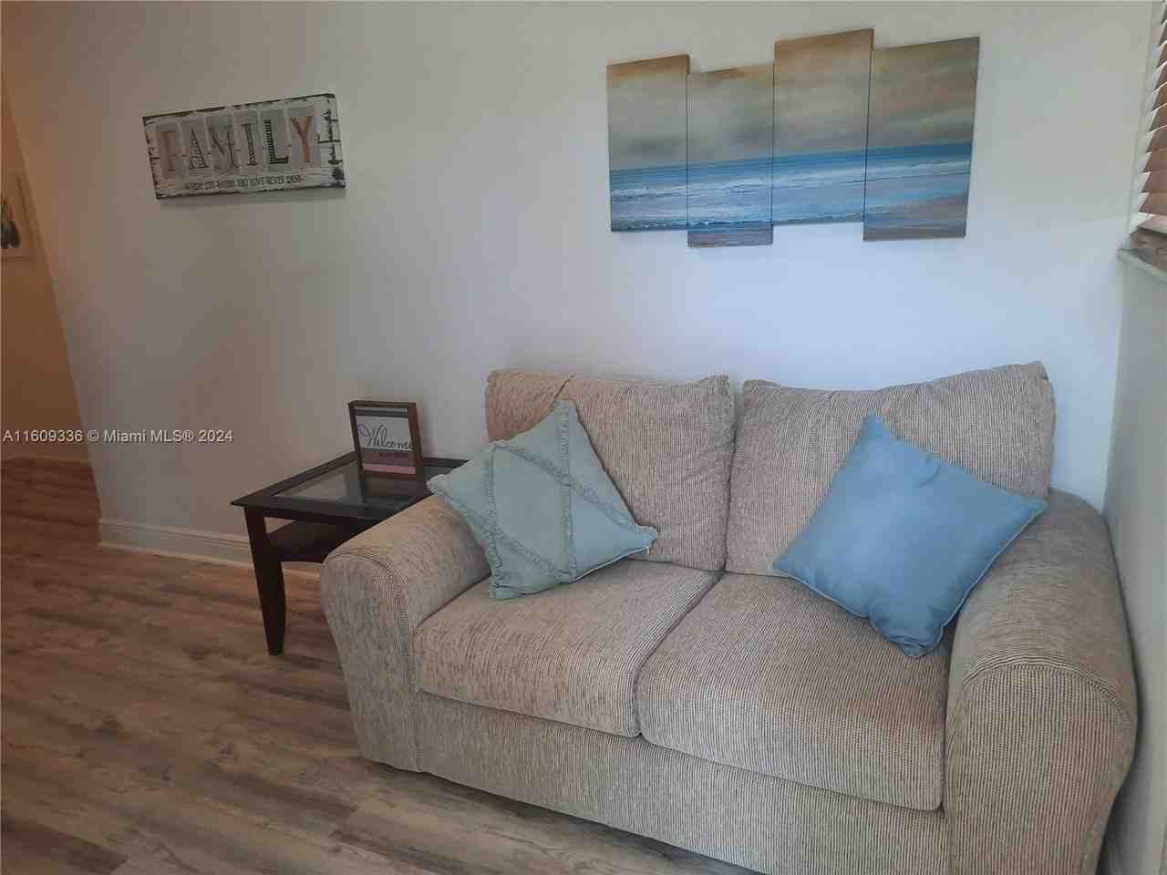 650 Sw 44th Ct #B - Photo 2 of 6