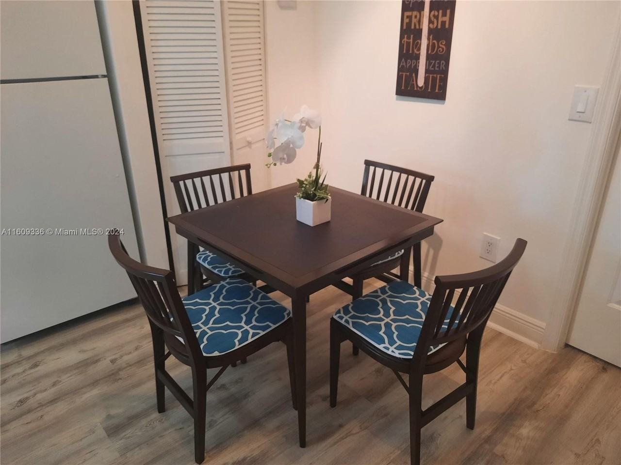 650 Sw 44th Ct #B - Photo 3 of 6