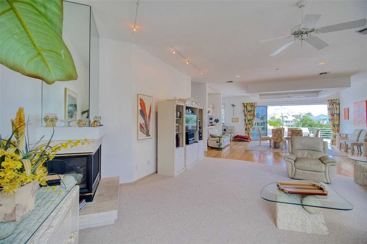 131 Sands Point Dr - Photo 4 of 50