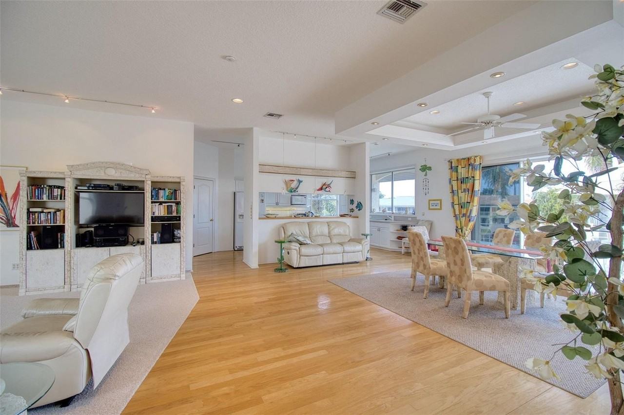 131 Sands Point Dr - Photo 7 of 50