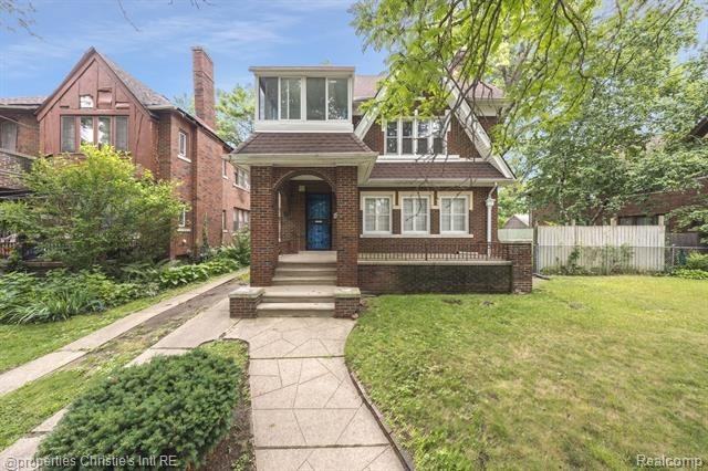 16581 Baylis Avenue - Photo 2 of 34