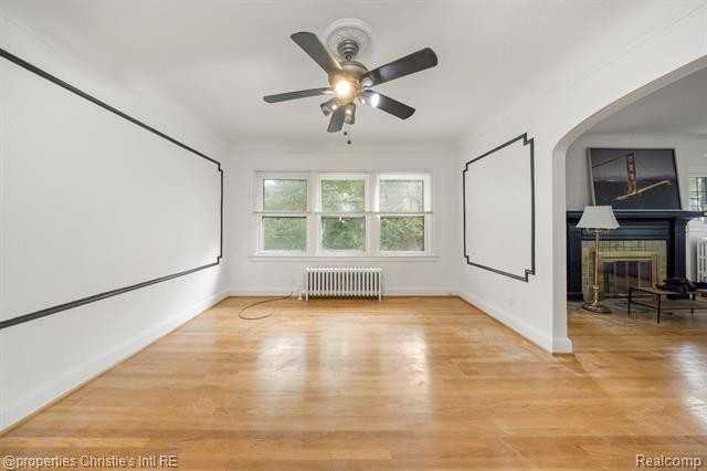 16581 Baylis Avenue - Photo 5 of 34