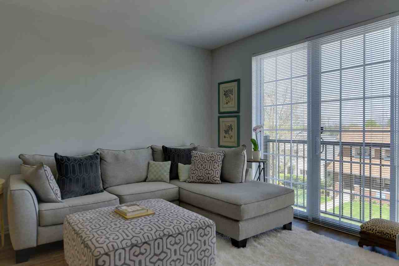 Broadway Station Apartments - Photo 6 of 50