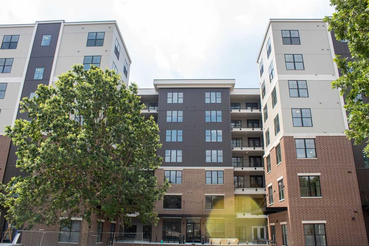 405 Stoughton - Photo 3 of 50