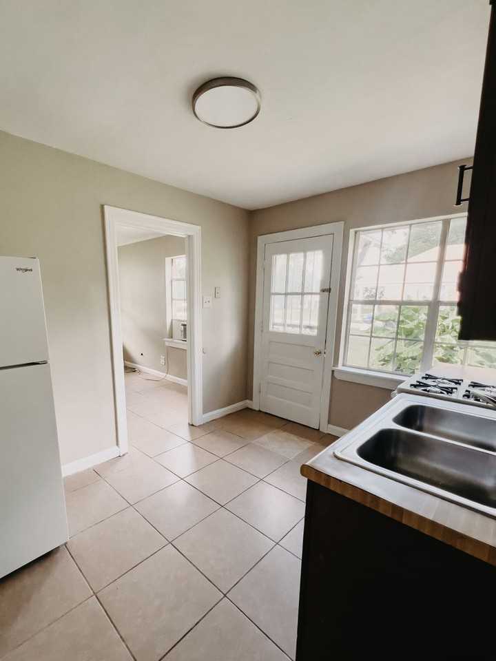 4260 Carter Rd - Photo 2 of 10