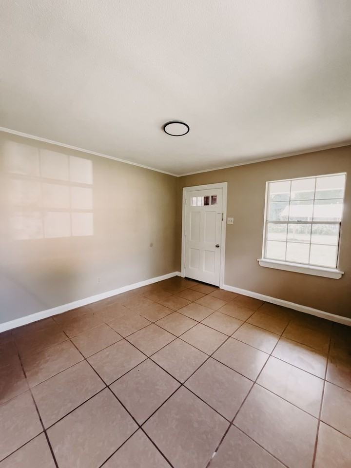4260 Carter Rd - Photo 4 of 10