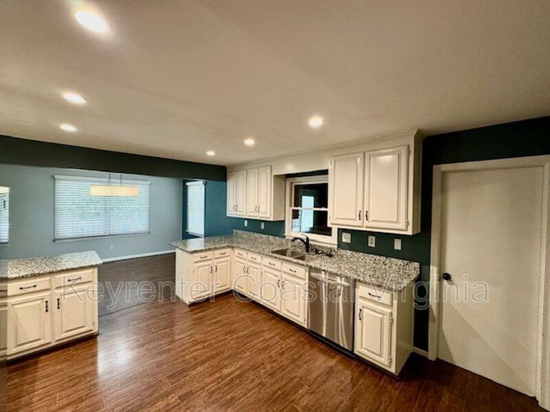 45 Faye Dr - Photo 3 of 17