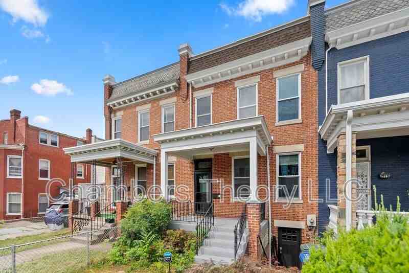 3532 Warder St Nw - Photo 3 of 45