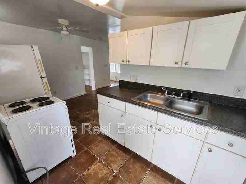 309 W Comanche Ave #C - Photo 4 of 12
