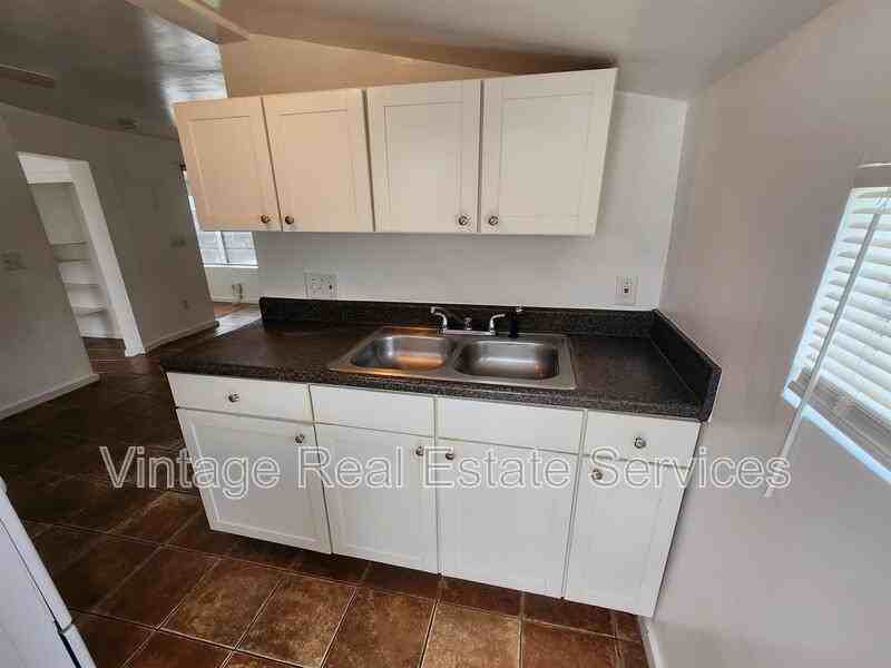 309 W Comanche Ave #C - Photo 5 of 12
