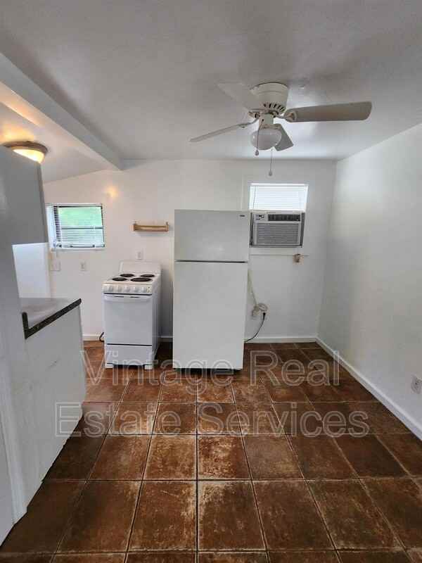 309 W Comanche Ave #C - Photo 6 of 12