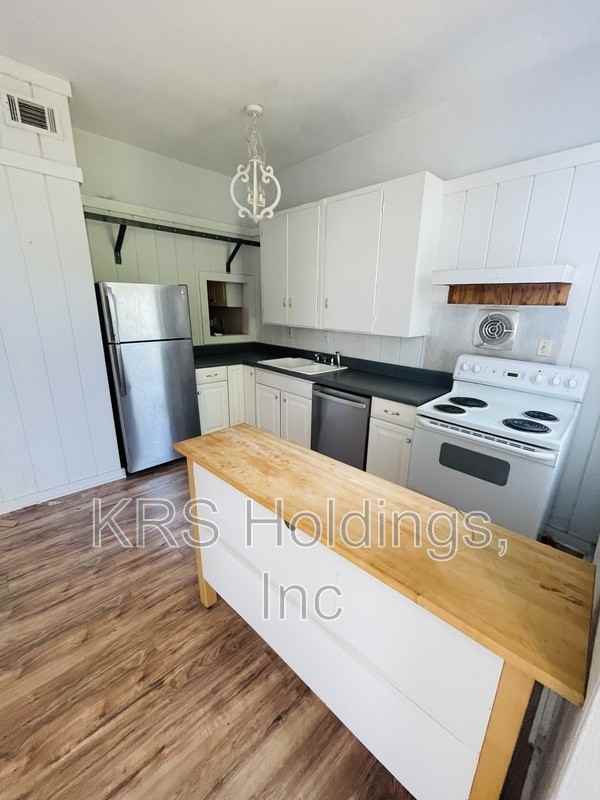 3413 E Clay St - Photo 2 of 16