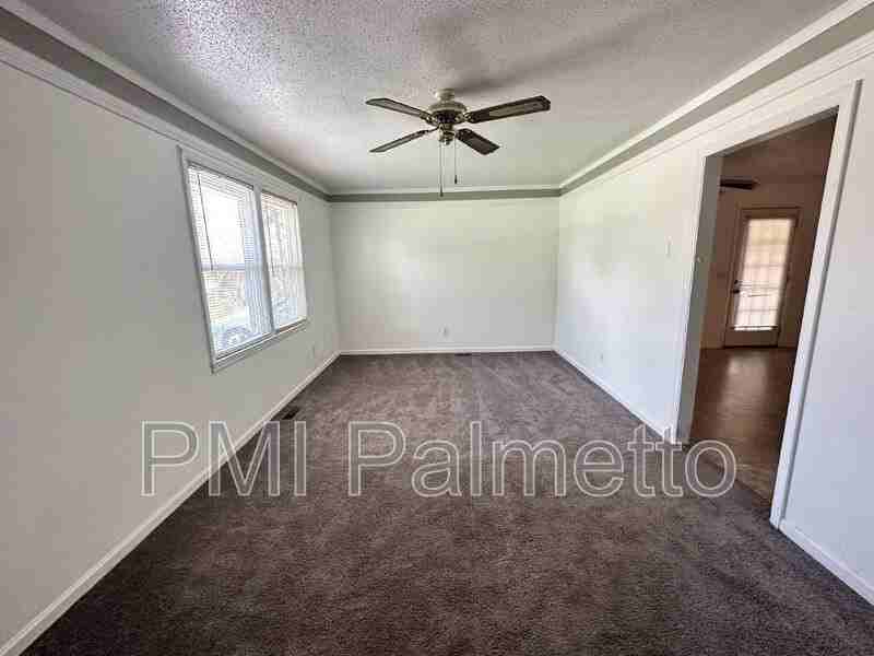 218 Ashe St - Photo 2 of 13