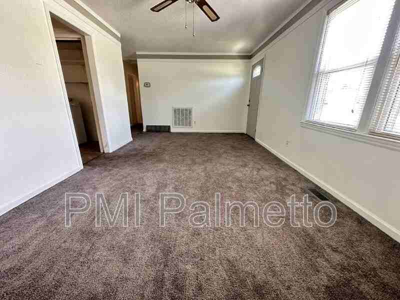 218 Ashe St - Photo 3 of 13