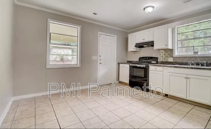 329 Saddlefield Rd - Photo 4 of 21