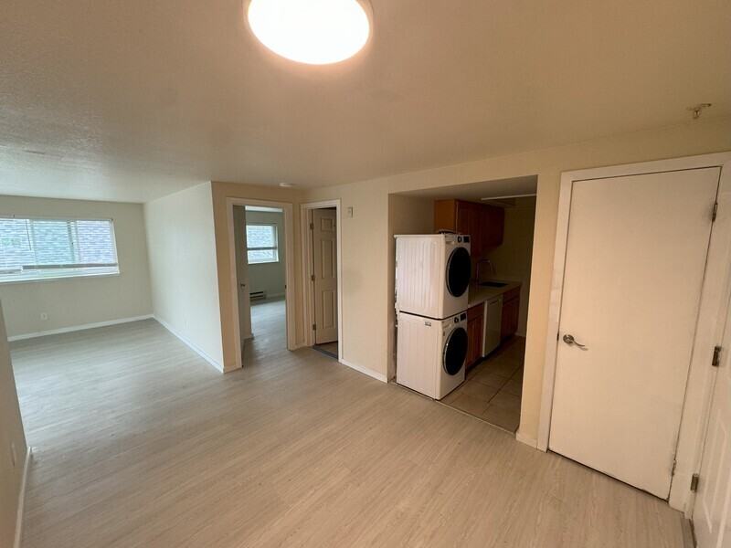 929 N 105th St #C - Photo 3 of 6