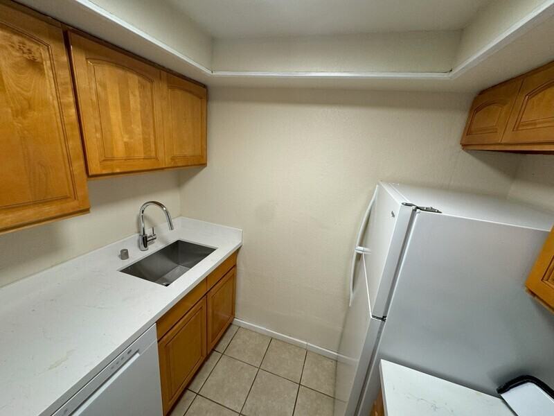 929 N 105th St #C - Photo 4 of 6