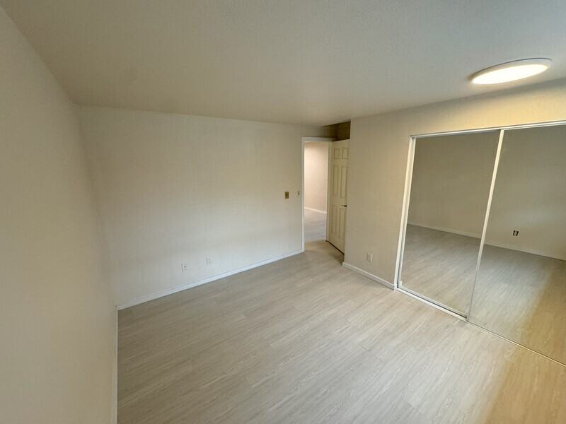 929 N 105th St #C - Photo 5 of 6