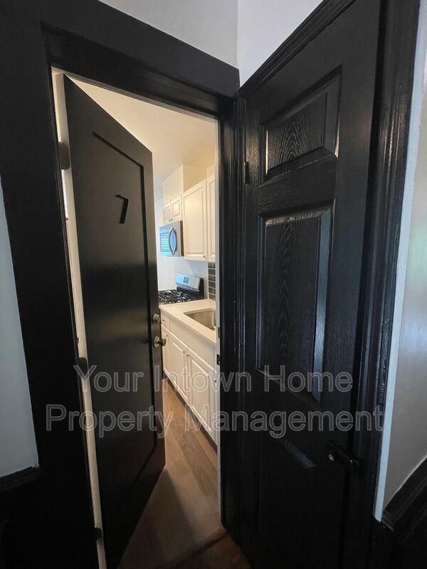 1215 Euclid Ave Ne #7 - Photo 4 of 17