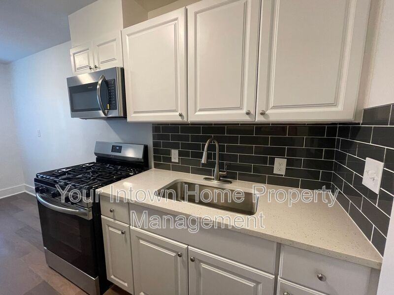 1215 Euclid Ave Ne #7 - Photo 5 of 17