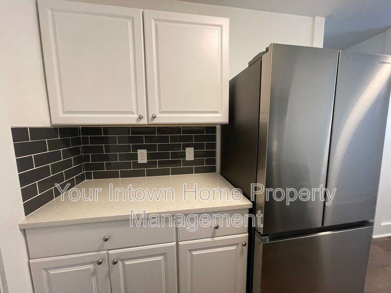1215 Euclid Ave Ne #7 - Photo 6 of 17