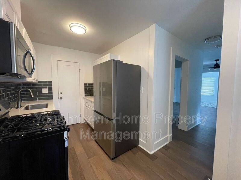 1215 Euclid Ave Ne #7 - Photo 7 of 17