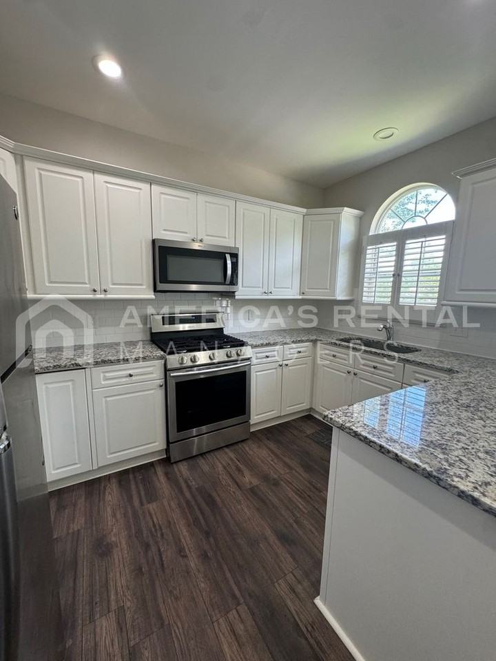 5034 Melrose Way - Photo 6 of 23