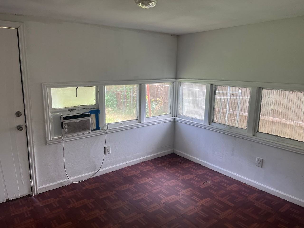 1006 E Thomas St - Photo 4 of 10