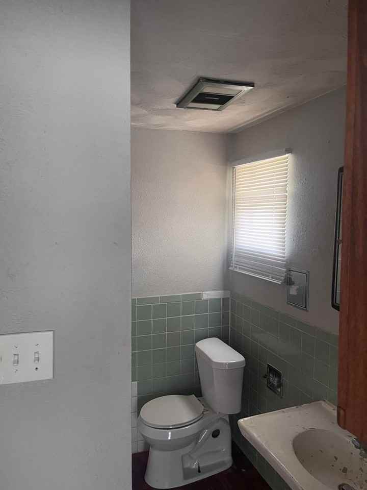 1006 E Thomas St - Photo 5 of 10