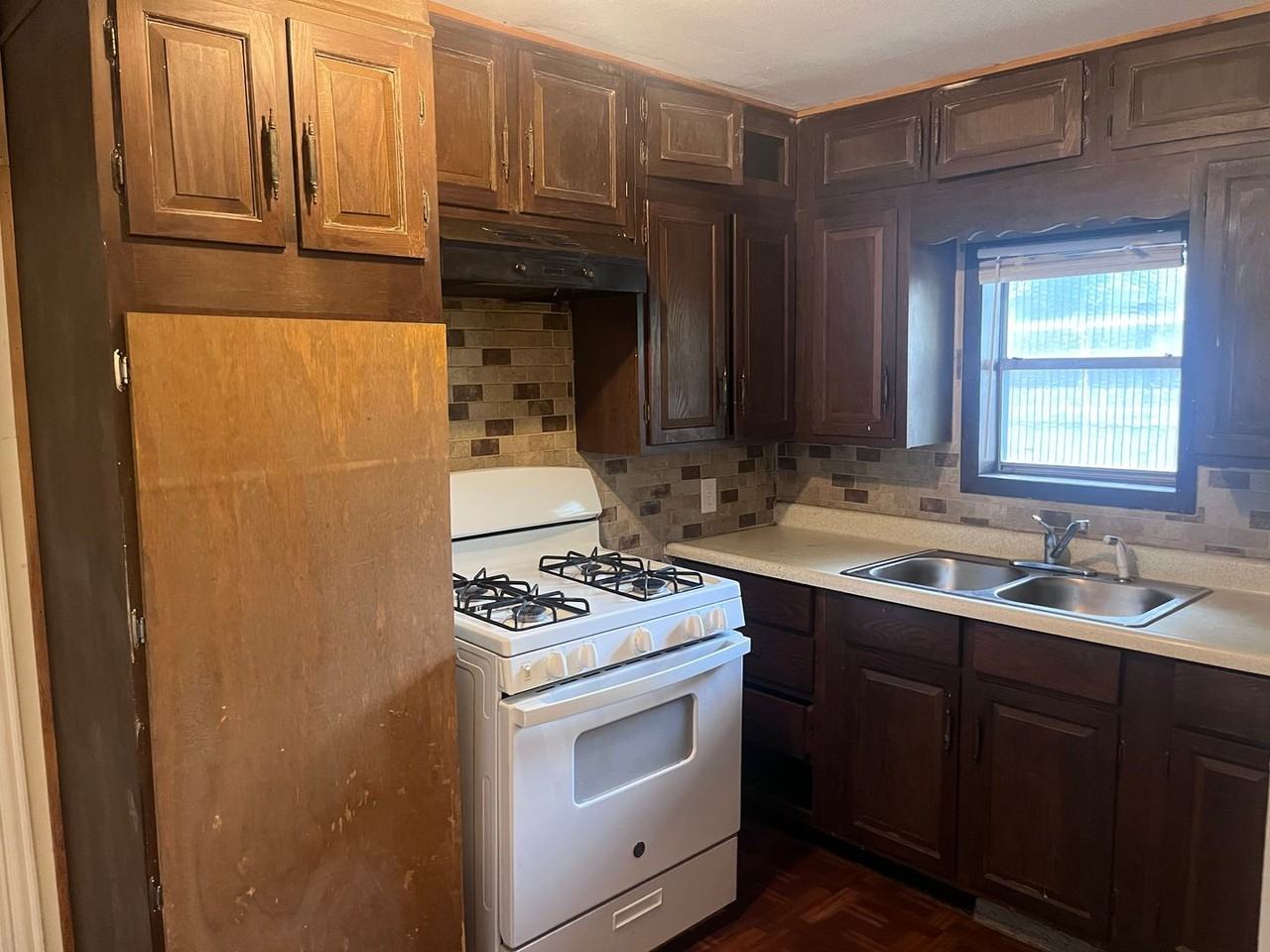 1006 E Thomas St - Photo 6 of 10