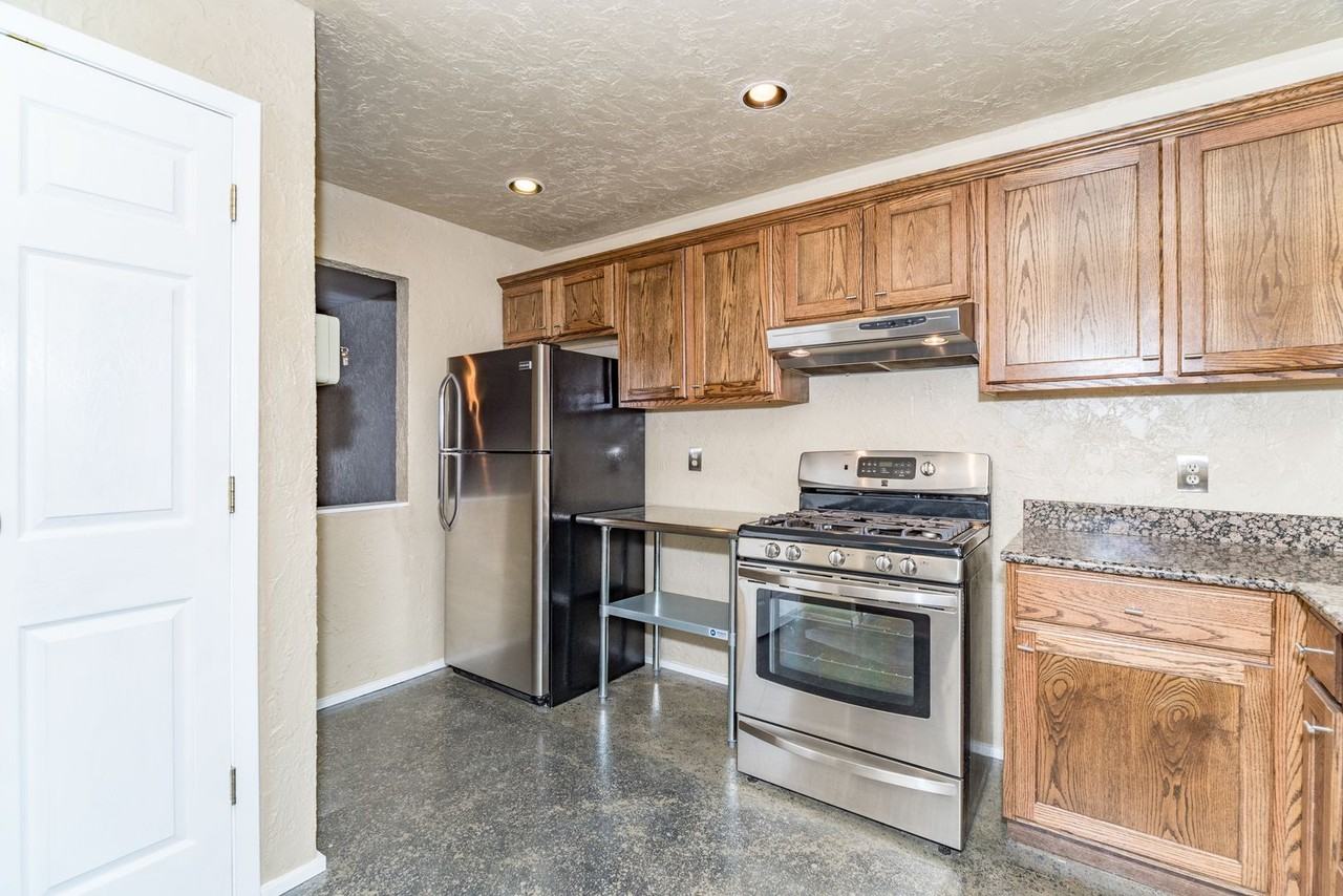 8125 Scottshill - Photo 5 of 17