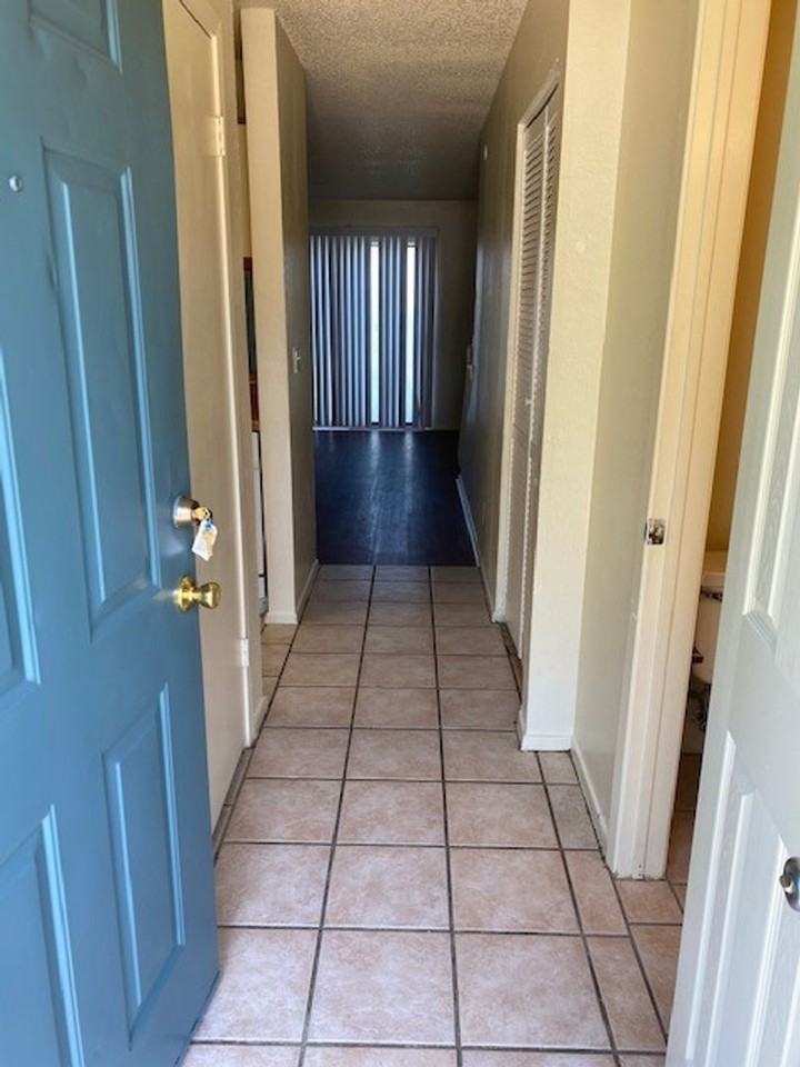 728 W Collins St - Photo 2 of 12