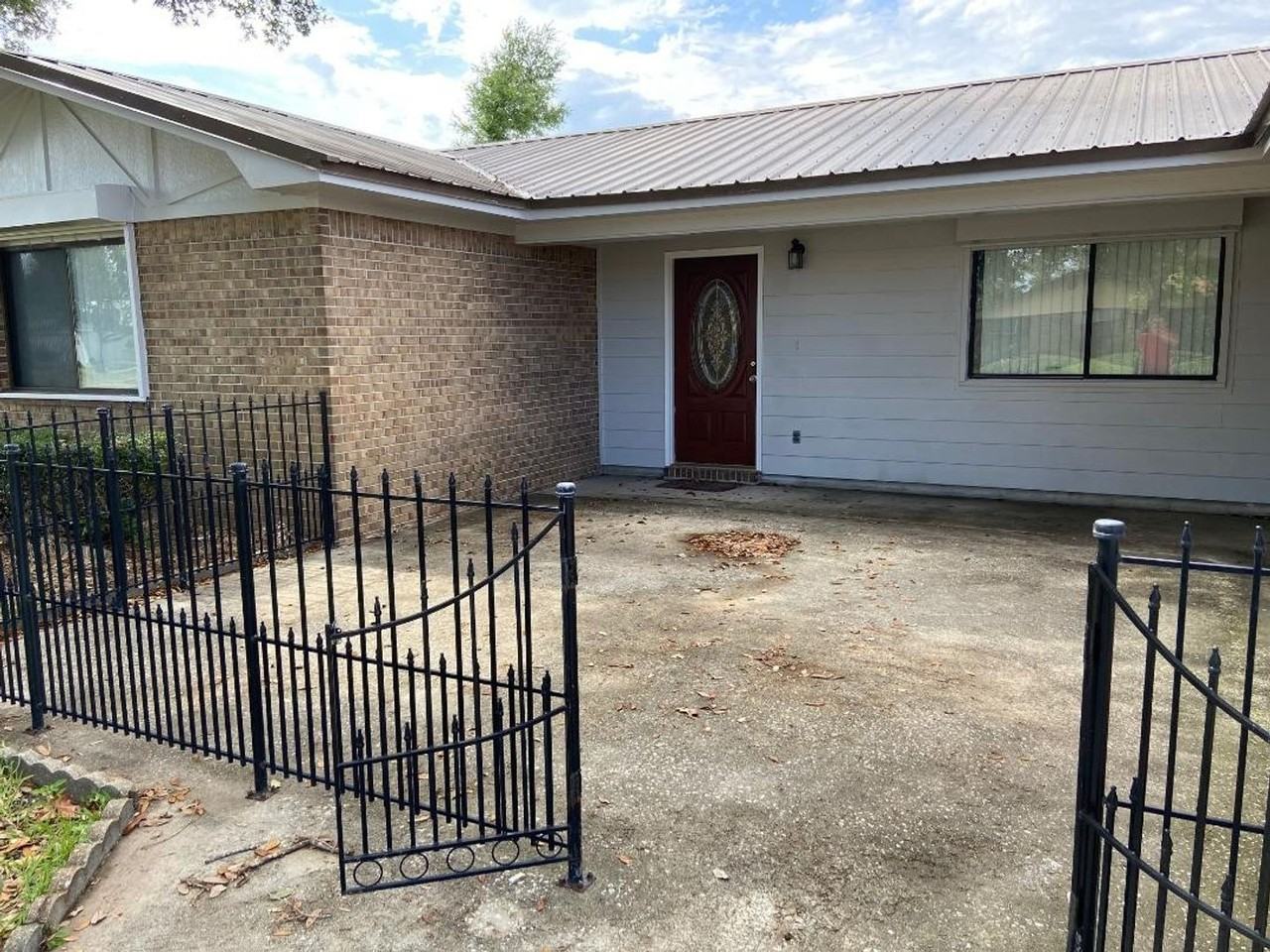 1210 Tuscany Rd - Photo 2 of 20