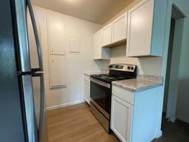 905 N Oak St - Photo 1 of 1