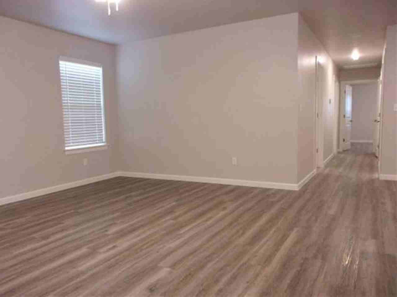 11209 Burnham Ave - Photo 3 of 41