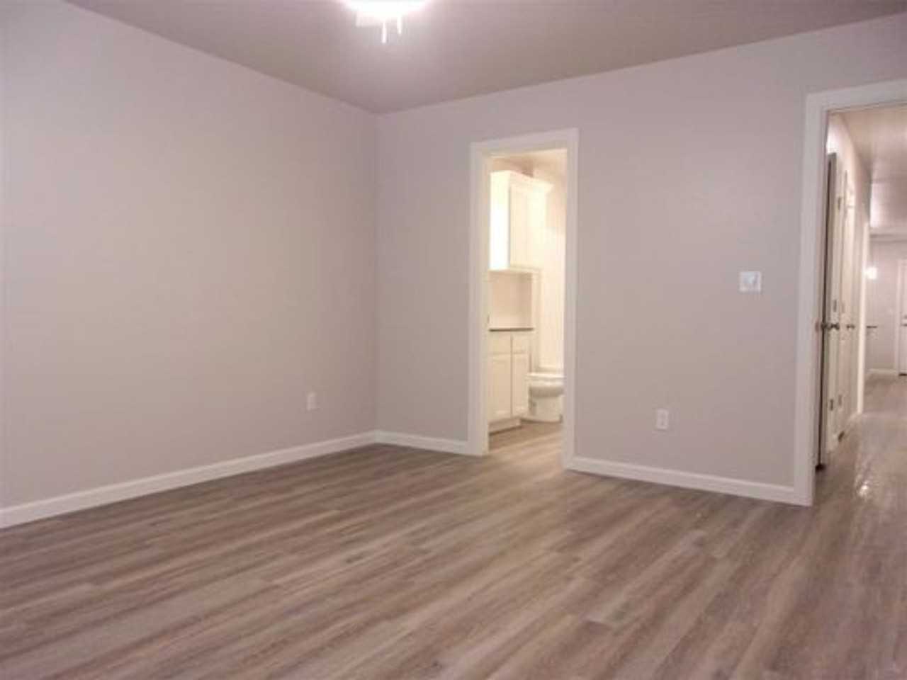 11209 Burnham Ave - Photo 6 of 41