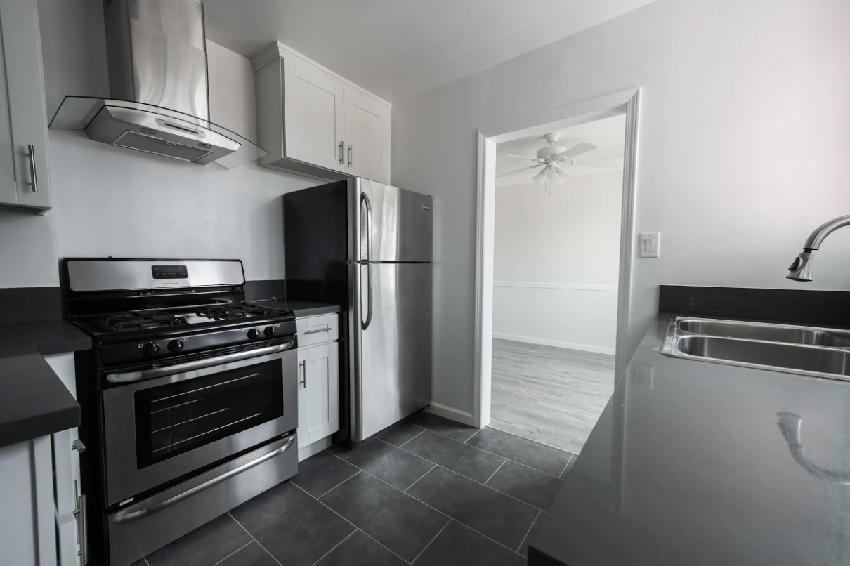 1634 S Bronson Ave - Photo 4 of 10