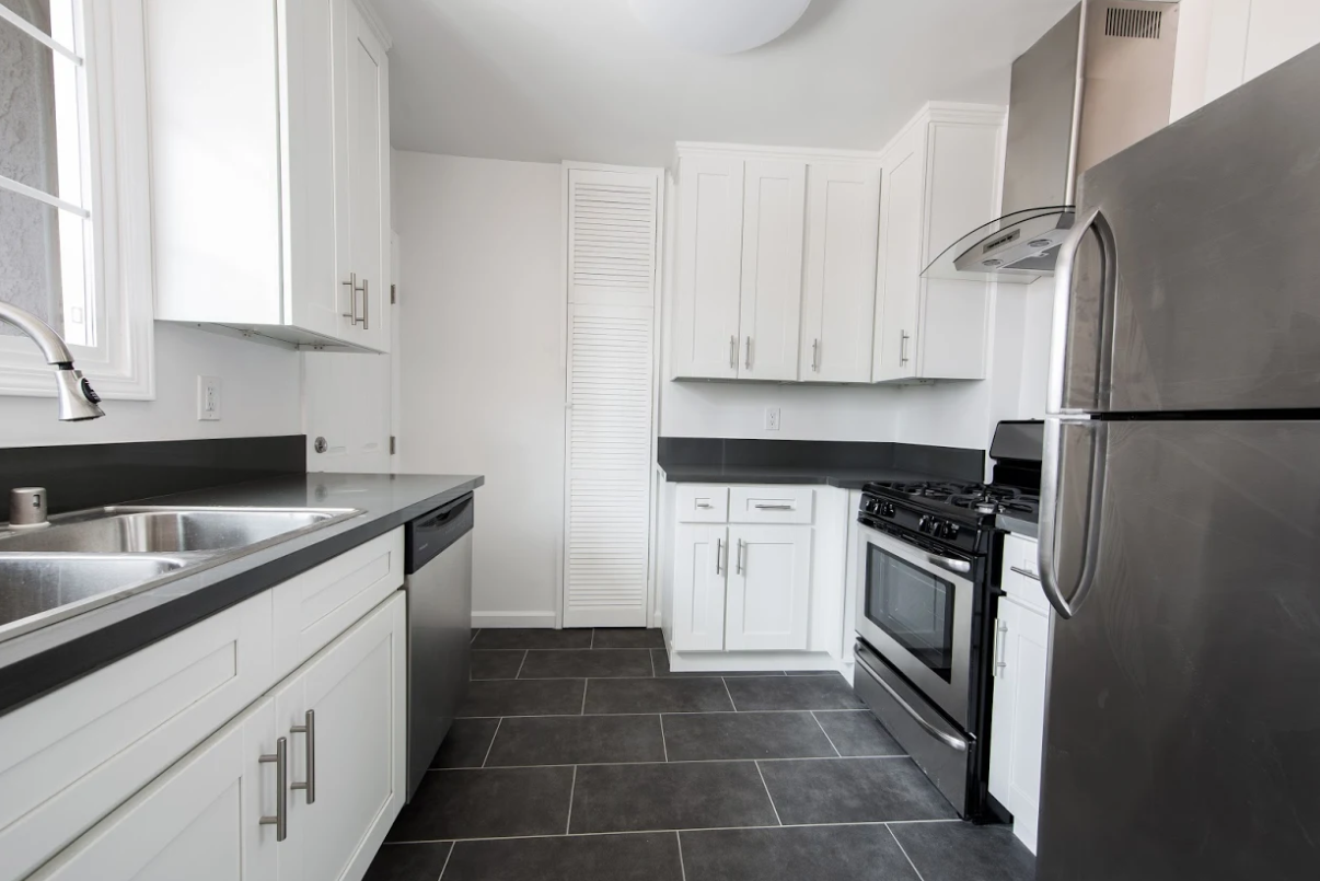 1634 S Bronson Ave - Photo 5 of 10