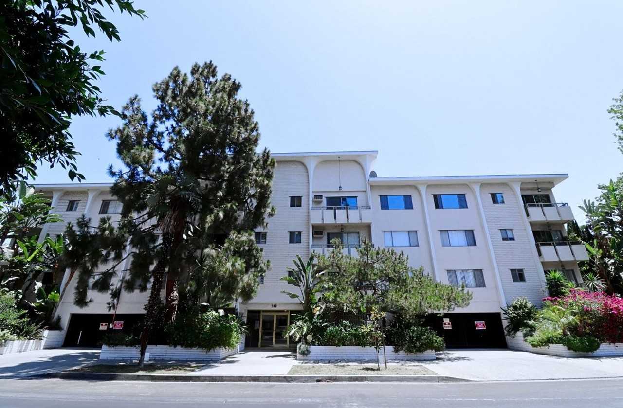 142 S Wetherly Dr - Photo 2 of 13