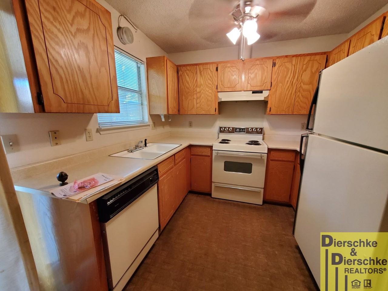 33 Terrace Dr - Photo 5 of 17
